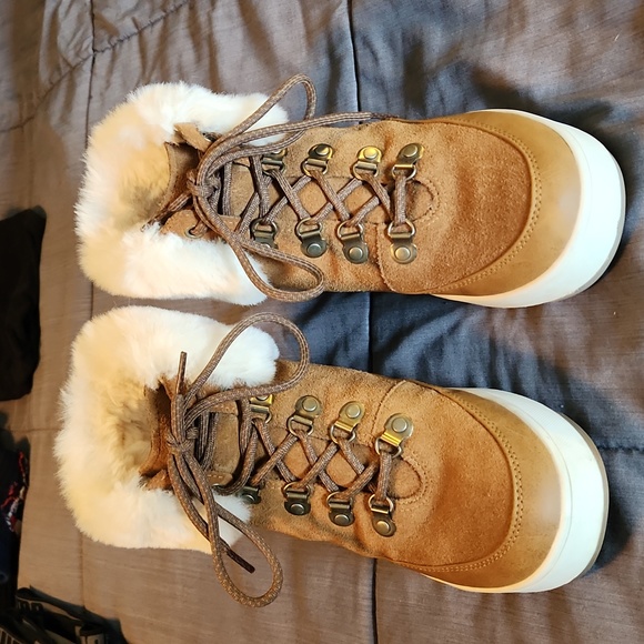 Koolaburra Shoes - Kookaburra tan boots with fur trim